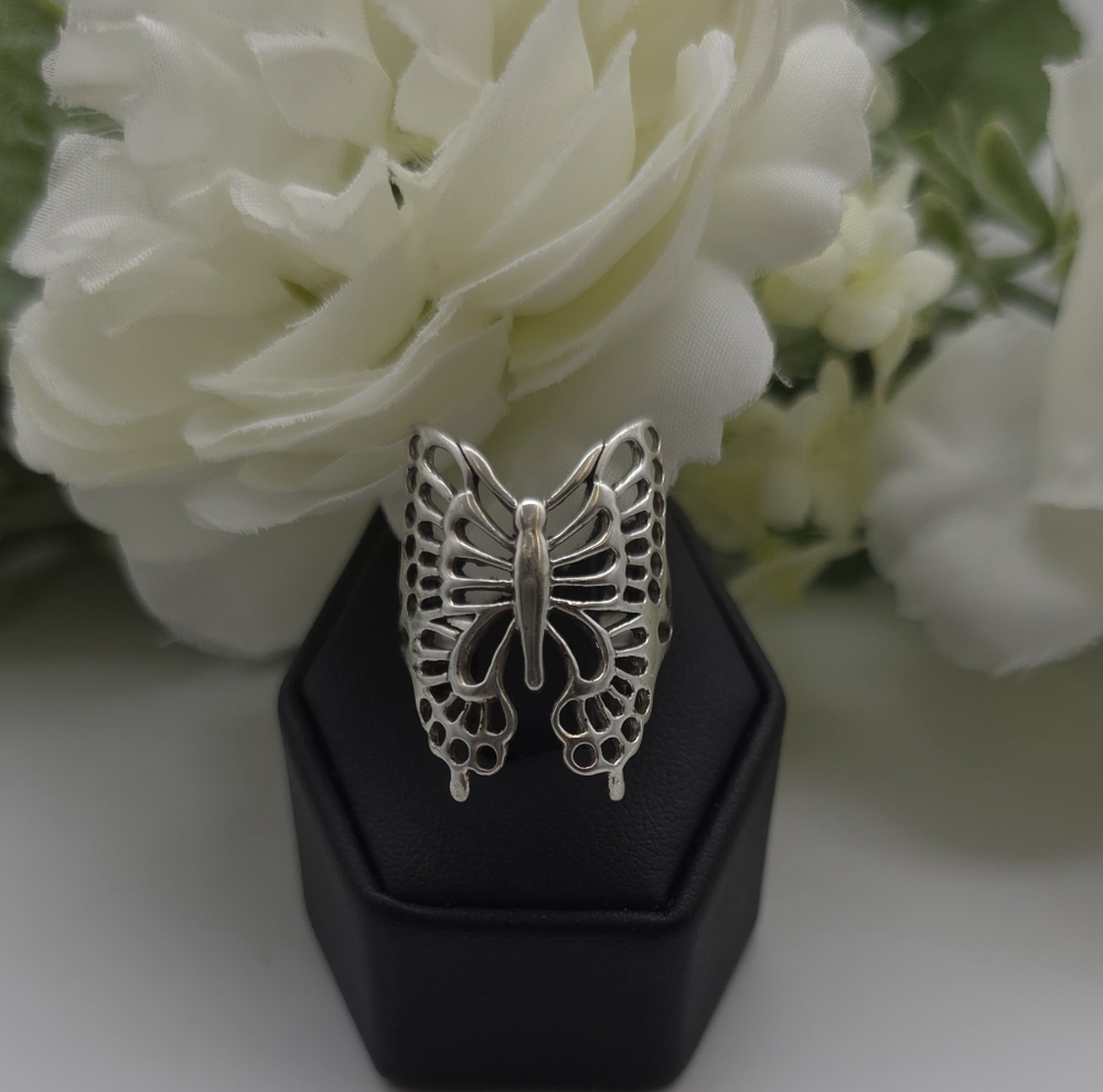 🥰 REAGAN BUTTERFLY RING - Picture 8 of 8